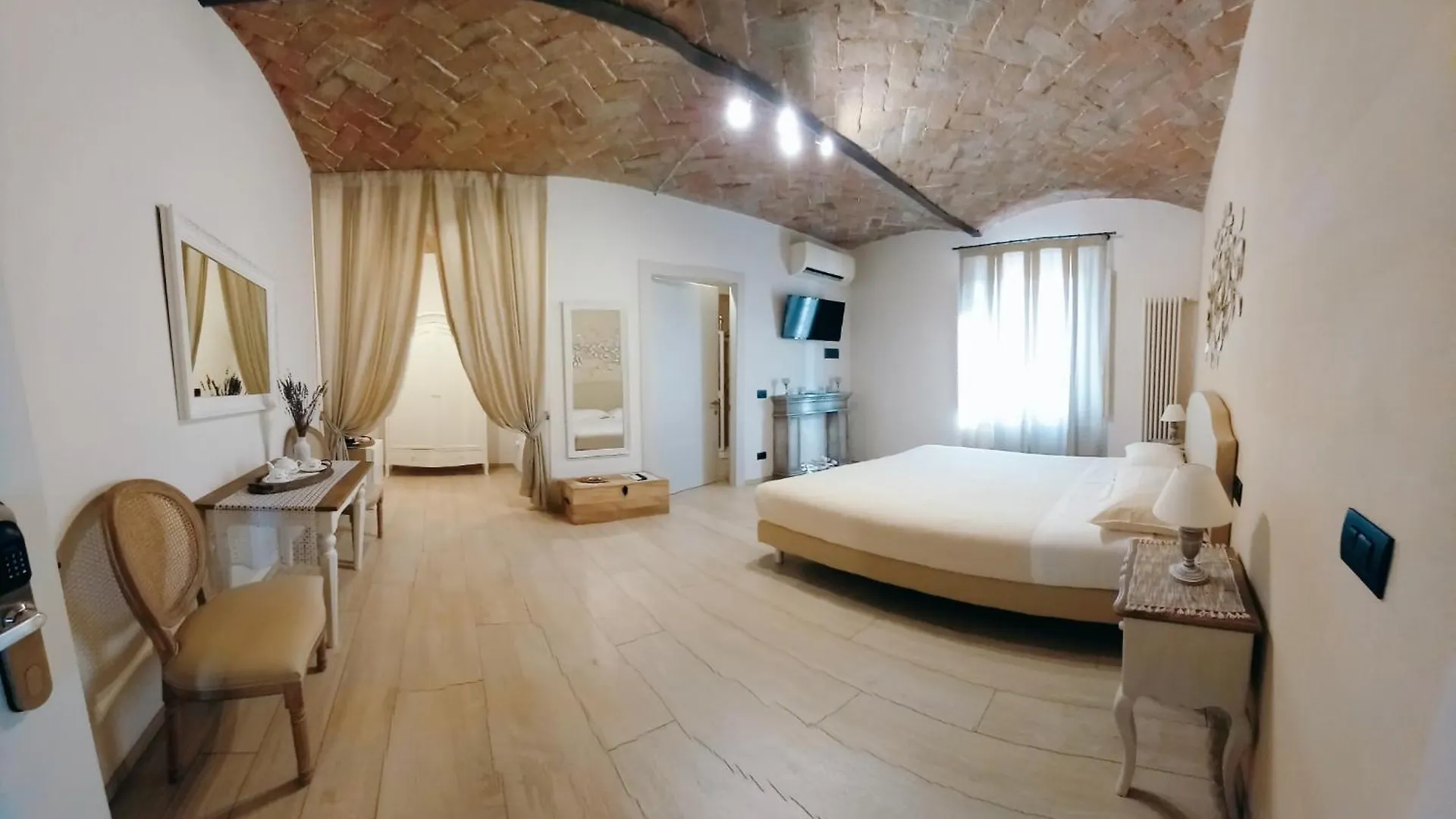 La Corte Country Rooms Modena 0*,  Italien